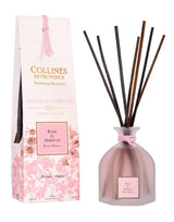 Collines de Provence Duftdiffuser Rose & Hibiskus mit dekorativem Glasflakon und Duftstäbchen für einen blumig-floralen Raumduft.