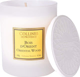 Collines de Provence Duftkerze Orientalisches Holz (180 g) im matten Glas mit Deckel für einen warmen, holzig-orientalischen Raumduft und eine gemütliche Atmosphäre.