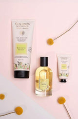 Collines de Provence Pflegeset Frische Bergamotte mit Duschgel, Eau de Toilette und Handcreme in dekorativer Arrangementaufnahme.