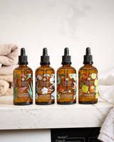 Vier Wäschedüfte von Collines nebeneinander auf einem Waschtisch hingestellt