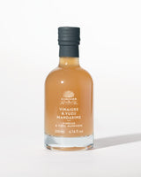 essig von a l olivier mandarine yuzu mit Schattenwurf im hintergrund