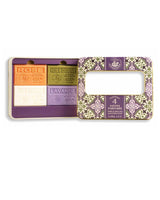 La Maison du Savon de Marseille Geschenkset mit Duftseifen Rose, Olivenöl, Eselsmilch und Lavendel in geöffneter Metalldose