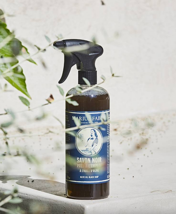 Schwarze Flüssigseife mit Zerstäuber 750 ml