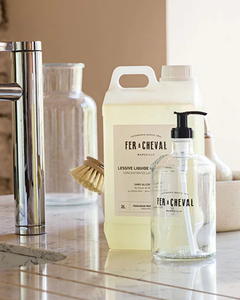 Pumpflasche aus Glas ohne Inhalt