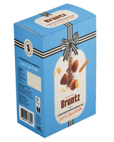 Bruntz Schokoladentrüffel mit Crêpes Dentelles in blauer Geschenkverpackung