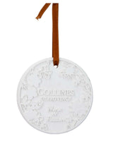 Collines de Provence Duftkeramik Monoi & Passionsfrucht mit floraler Prägung und braunem Aufhängeband