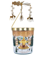 Collines de Provence Duftkerze Mandelkeks mit goldenem Karussell und hängenden Rentieren