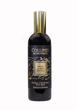 Collines de Provence Raumspray Schwarze Rose in schwarzer Flasche mit goldfarbenem Verschluss und schwarzem Etikett als Freisteller auf hellem Hintergrund
