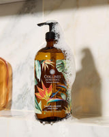 flüssigseife im badezimmer als lifestyle szene platziert