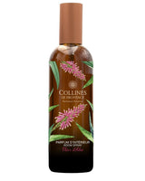 Raumspray duft Aloe Vera Blüte von Collines in Glasflasche mit Zerstäuber vor weißem Hintergrund