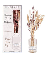 Durance Floral Reed Diffuser Linge Propre Duftdiffuser im geriffelten Glasflakon mit Trockenblumen neben Verpackung