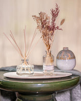 Durance Floral Reed Diffuser Fleur de Coton dekorativer Raumduft im Glasflakon mit Duftstäbchen und Trockenblumen 