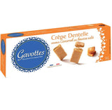 Gavottes Crêpe Dentelle mit Salzkaramell in orange-weißer Verpackung mit knusprigen Waffelröllchen und Karamellstücken.