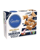 Gavottes Crêpes Apéritives mit Buchweizen, Schalotte und Guérande-Meersalz in weiß-dunkelblauer Verpackung mit knusprigen Crêpe-Röllchen, Schalotte und Meersalz.
