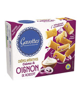 Gavottes Crêpes Apéritives mit Creme und Roscoff-Zwiebel 110 g in weiß-violetter Verpackung mit knusprigen Crêpe-Röllchen, Zwiebelringen und einer Schale Creme.
