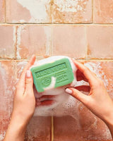 La Maison du Savon de Marseille Duftseife Aloe Vera bei der Anwendung mit Schaum
