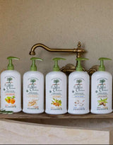 Le Petit Olivier Duschcreme Serie mit Aprikosenmilch, Hafermilch, Arganmilch, Baumwollmilch und Sheamilch im Pumpspender