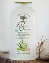 Le Petit Olivier Duschgel mit Aloe Vera neben Duschschwamm
