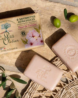 Le Petit Olivier feste Seifen Kirschblüte mit Verpackung und Olivenzweigen