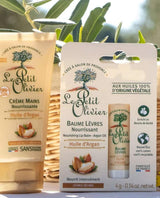 Le Petit Olivier Handcreme mit Arganöl neben pflegendem Lippenbalsam mit Arganöl in Kartonverpackung