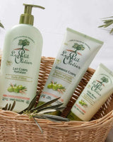 Le Petit Olivier feuchtigkeitsspendende Körpermilch, Körperpeeling und Handcreme mit Olivenöl im Lifestyle-Setting