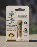 Le Petit Olivier reparierender Lippenbalsam mit Sheabutter in Kartonverpackung