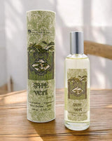 Provence et Nature Eau de Toilette Grüner Tee mit passender Verpackung auf Holztisch
