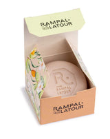 Rampal Latour Seife Mandel in geöffneter Verpackung