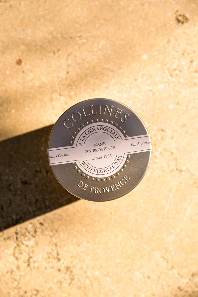 Duftkerze mit Deckel Leinenstola 180 g - Collines de Provence